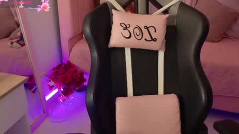 zoe_sullivan_ online show from July 26, 9:18 am