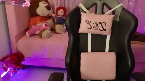 zoe_sullivan_ online show from August 2, 9:22 am