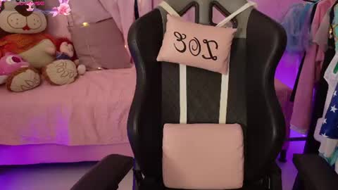 zoe_sullivan_ online show from June 27, 12:22 pm