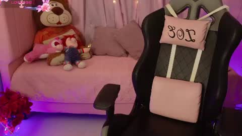zoe_sullivan_ online show from July 24, 9:06 am