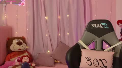 zoe_sullivan_ online show from July 25, 9:07 am
