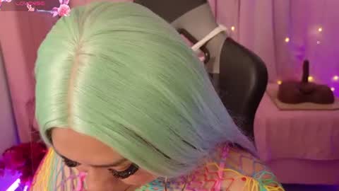 zoe_sullivan_ online show from June 28, 12:23 pm