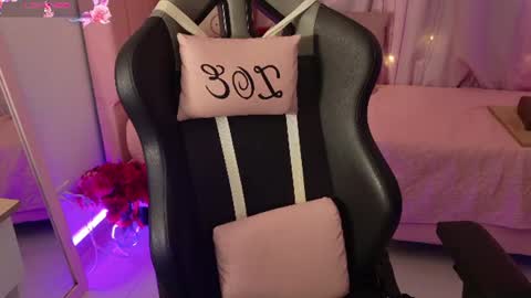 zoe_sullivan_ online show from June 15, 9:12 am