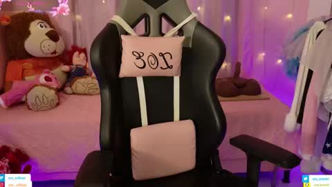 zoe_sullivan_ online show from March 15, 10:18 am