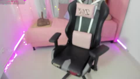 zoe_sullivan_ online show from September 20, 3:48 pm