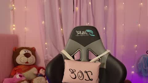 zoe_sullivan_ online show from June 27, 9:26 am