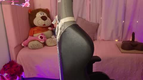 zoe_sullivan_ online show from July 11, 9:34 am