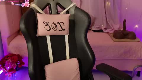 zoe_sullivan_ online show from August 3, 9:04 am