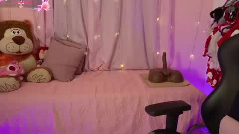 zoe_sullivan_ online show from July 16, 9:12 am