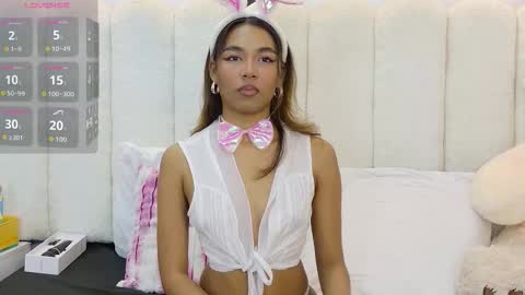 zoeameliie online show from October 23, 11:49 pm