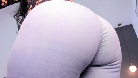 zoee_zi online show from June 19, 1:50 pm