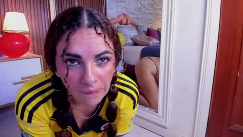 zoehiltonx online show from June 12, 3:11 pm