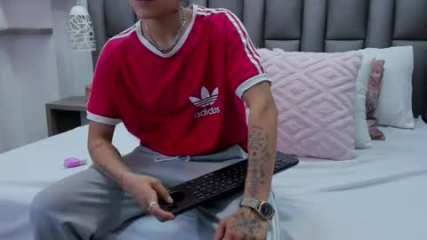 Zoe Krug online show from March 3, 12:12 pm