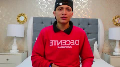 Zoe Krug online show from October 31, 12:05 pm