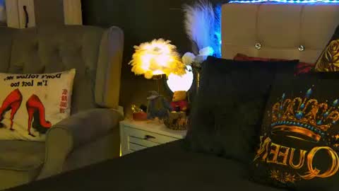 ZoeMesmerize online show from June 19, 8:37 pm