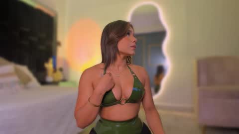 zoevidal_ online show from September 27, 12:14 pm