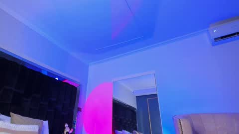 zoevidal_ online show from March 5, 3:07 pm