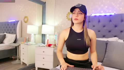 ZoeWilliis online show from April 26, 1:42 pm