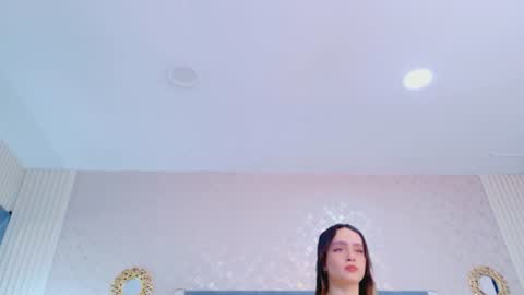ZoeWilliis online show from June 16, 11:36 am