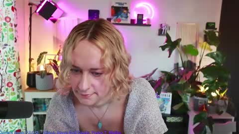 Zoey Ryan online show from November 9, 5:15 pm