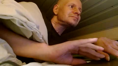 Snapshot of zolexthomas chatting on February 17, 1:15 am zolexthomas online show from February 17, 1:15 am