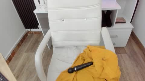 Zooe online show from March 11, 6:33 pm