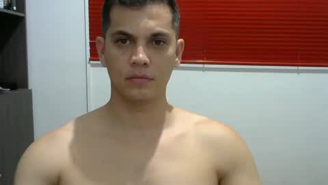 zoro_00 online show from February 4, 1:09 am