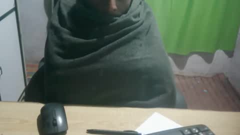 Snapshot of zoyakhan803 chatting on February 17, 3:15 am zoyakhan803 online show from February 17, 3:15 am