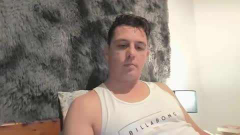 Snapshot of zyonart chatting on September 28, 12:41 am Artnoyz Shower online show from September 28, 12:41 am