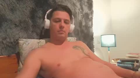 Snapshot of zyonart chatting on September 24, 9:54 pm Artnoyz Shower online show from September 24, 9:54 pm