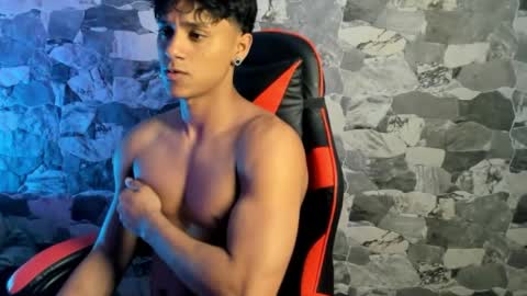 zyzz_1812 online show from April 30, 4:39 am